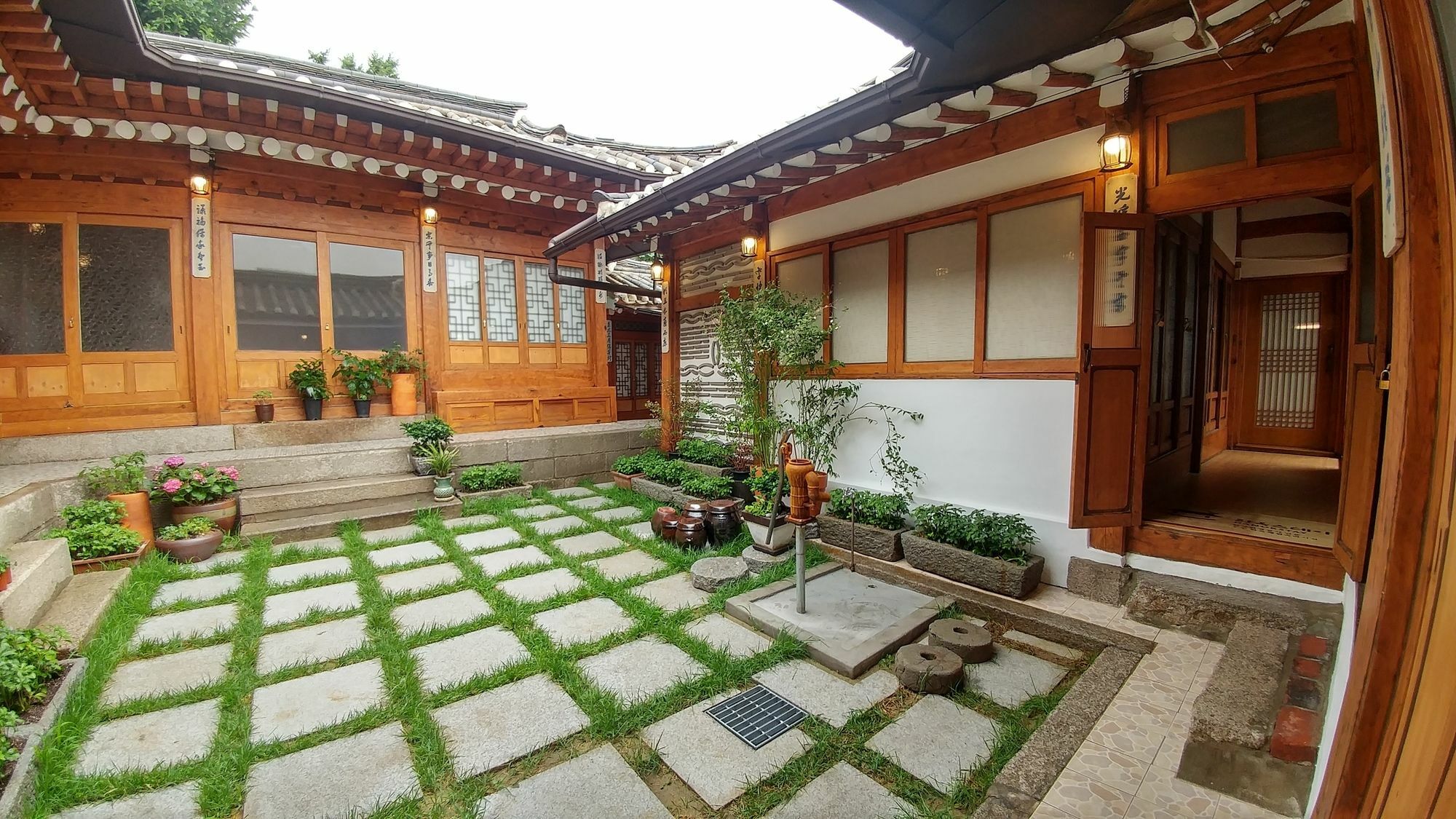 Bukchon Hyosunjae Guesthouse Seoul Exterior photo